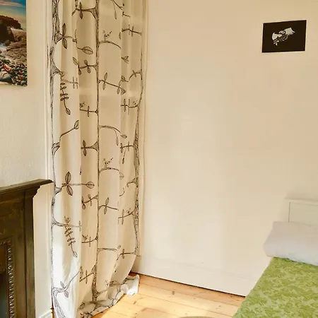 2 Bedroom Apartment *